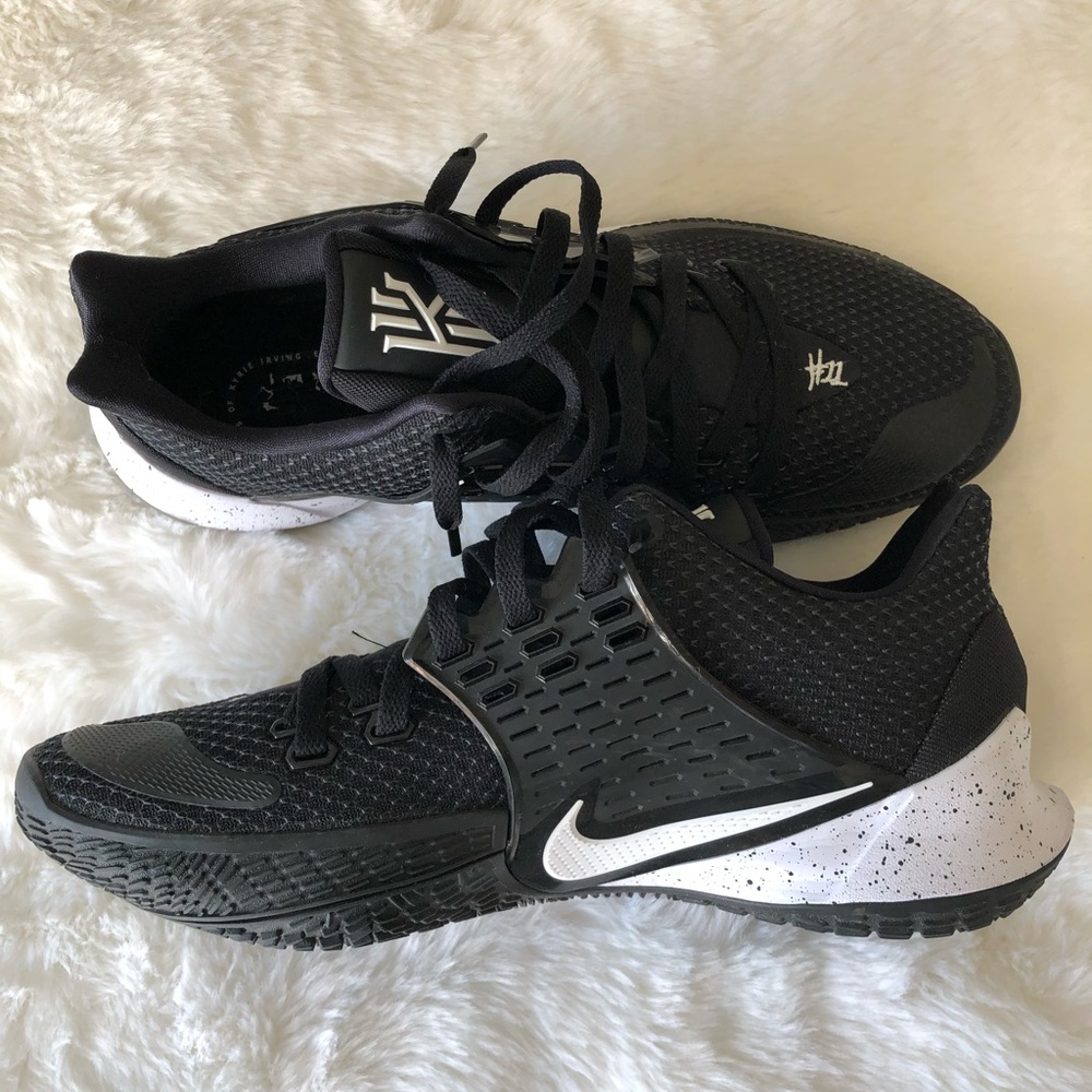 Kyrie Low 2 Basketball Shoes